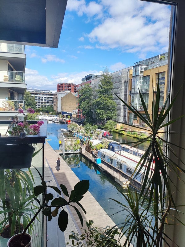 Room Regent's Canal towpath in Greater London