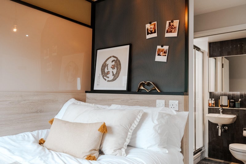 Room Avonmouth Street in Greater London