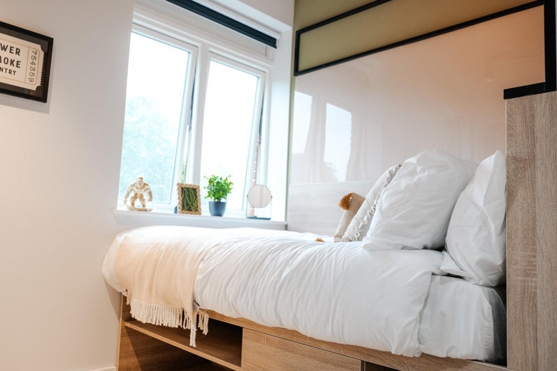 Room Avonmouth Street in Greater London