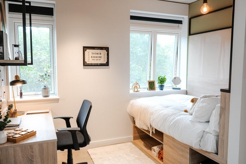 Room Avonmouth Street in Greater London