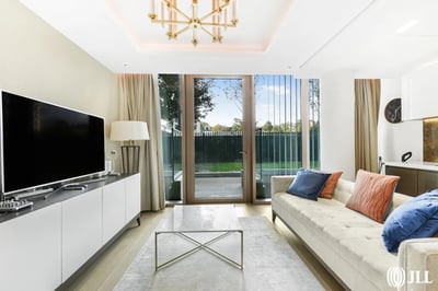 Flat Radnor Terrace in Greater London