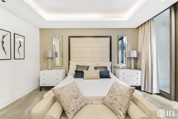 Flat Radnor Terrace in Greater London