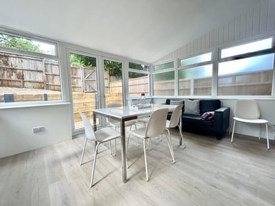 Room Honeysuckle Close in Winchester