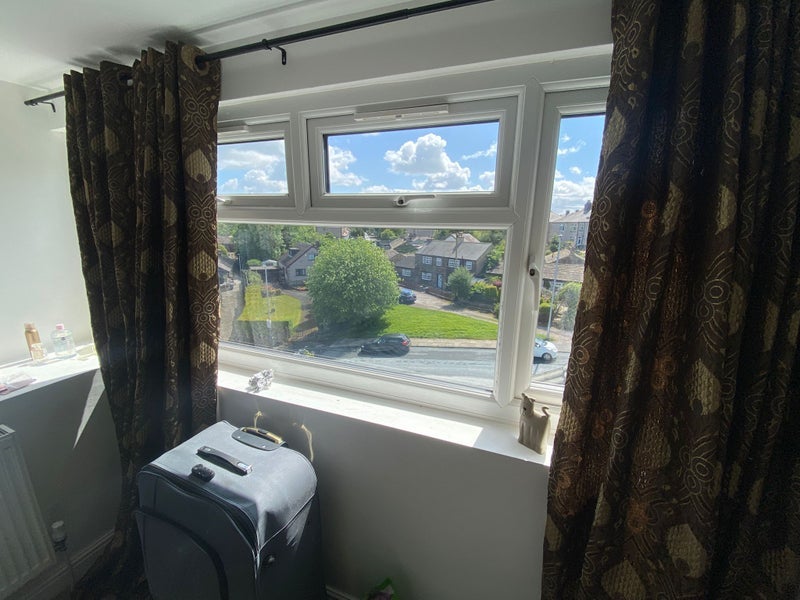 Room Brownroyd Hill Road in Bradford