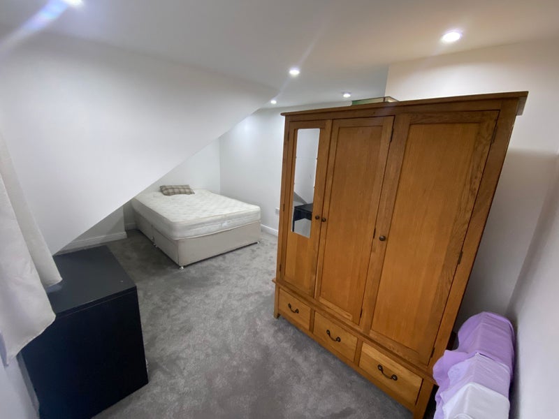 Room Brownroyd Hill Road in Bradford