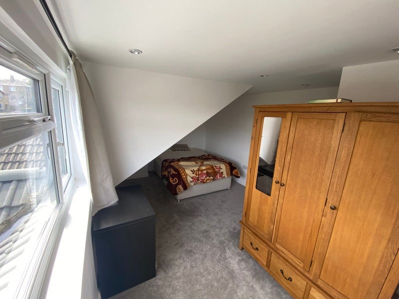 Room Brownroyd Hill Road in Bradford