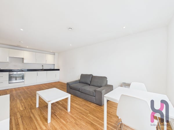 Flat Elmira Way in Salford