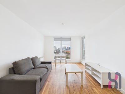 Flat Elmira Way in Salford