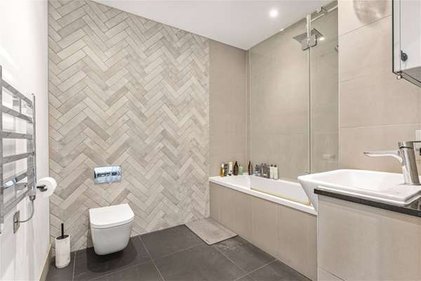 Flat Hepscott Road in Greater London