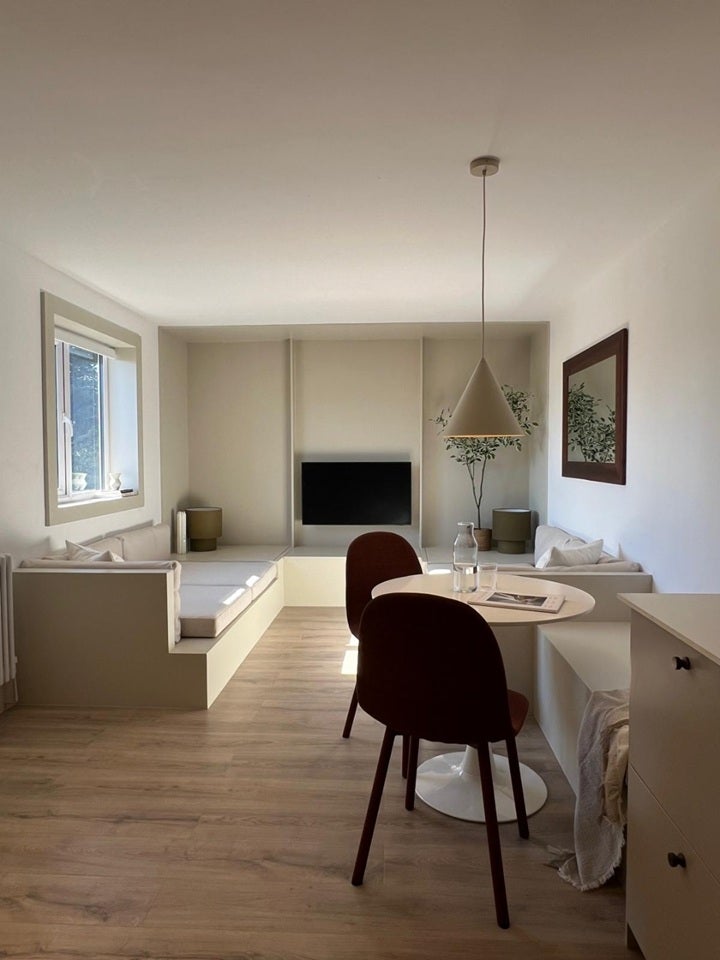 Flat Greenacre Gardens in Greater London