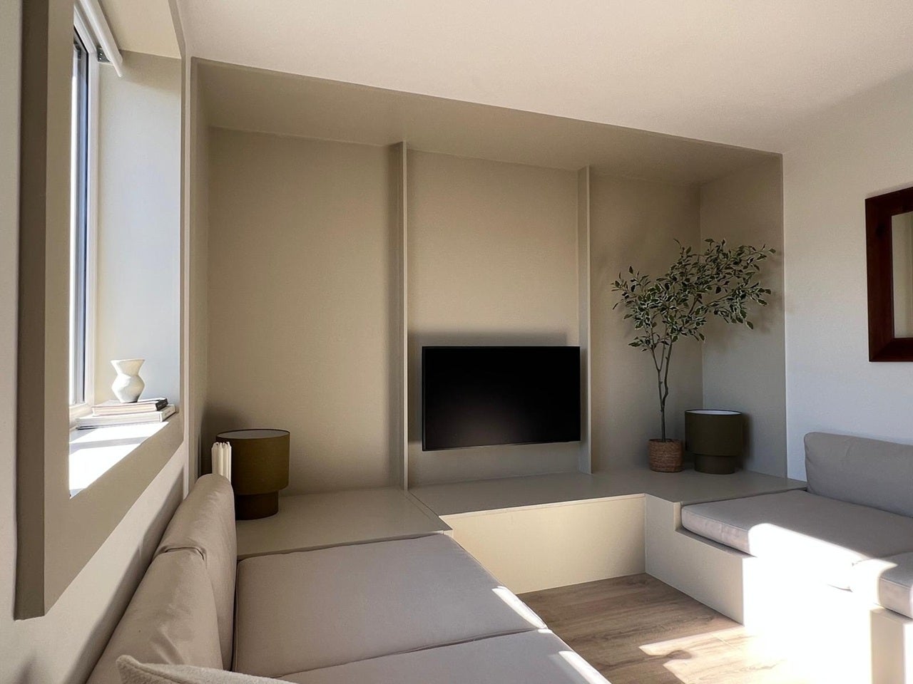 Flat Greenacre Gardens in Greater London