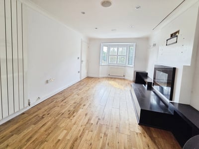 Flat Baker Way in Witham