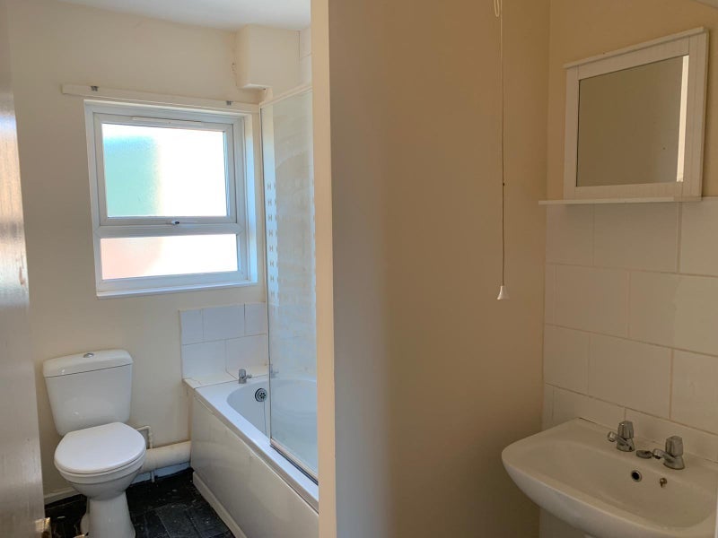 Room Hartley Road in Nottingham