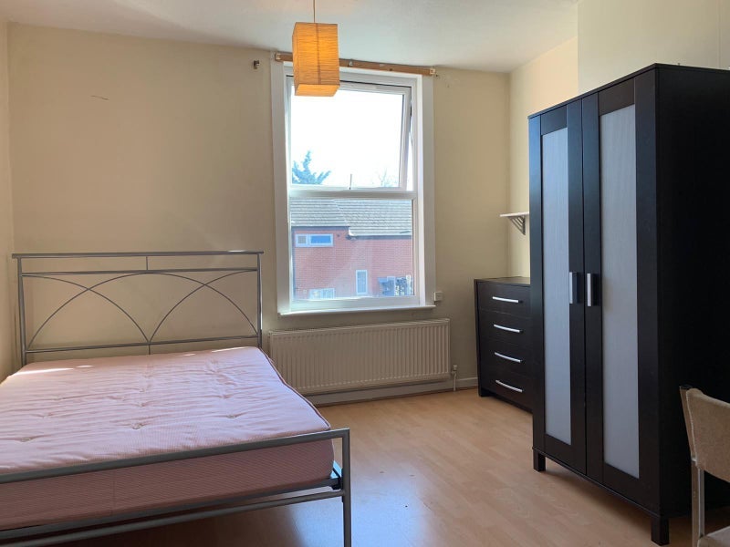 Room Hartley Road in Nottingham