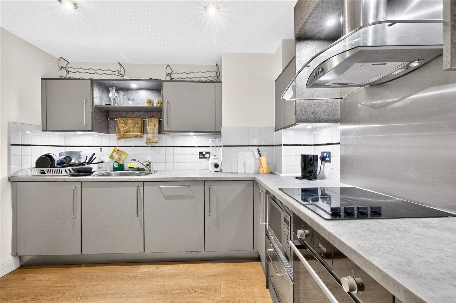 Flat Bridgefoot in Greater London
