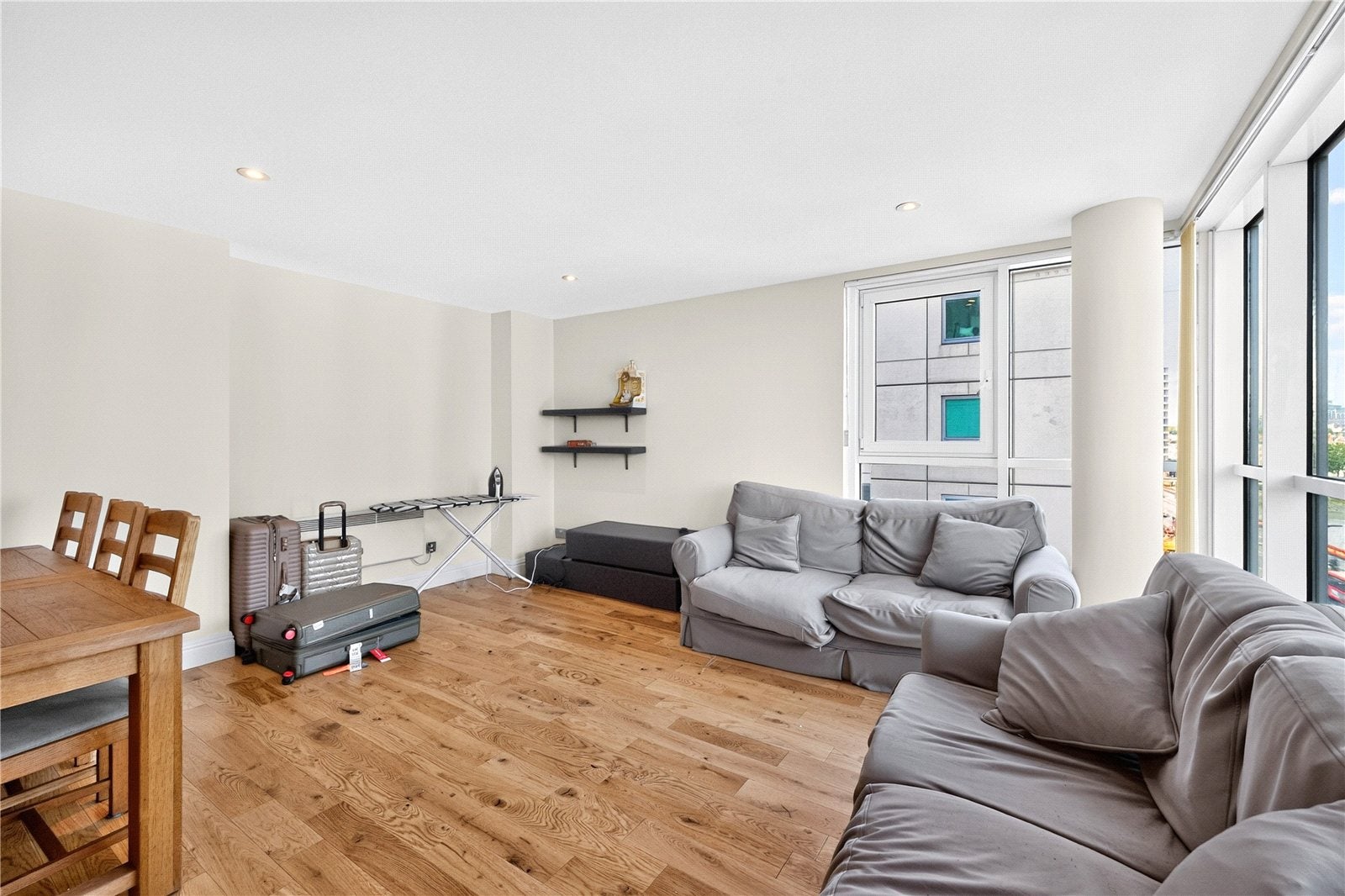 Flat Bridgefoot in Greater London