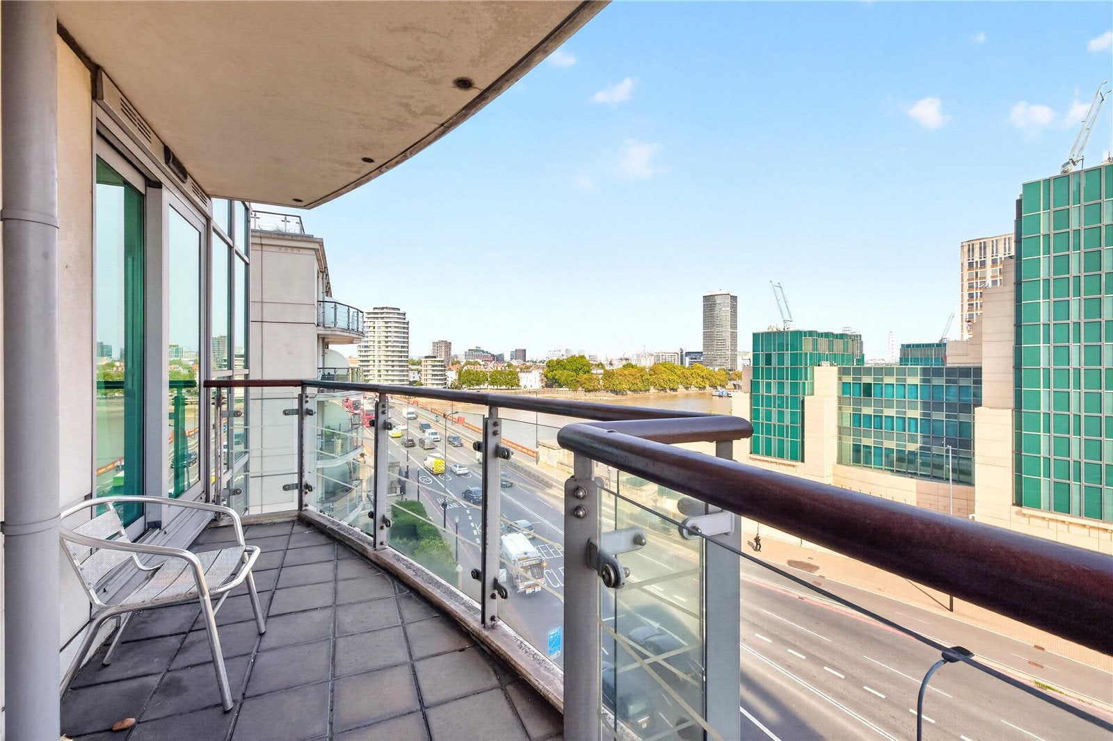 Flat Bridgefoot in Greater London