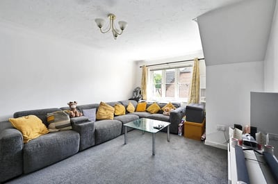 Flat Dexter Way in Hart