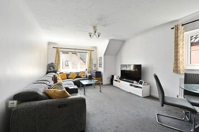 Flat Dexter Way in Hart