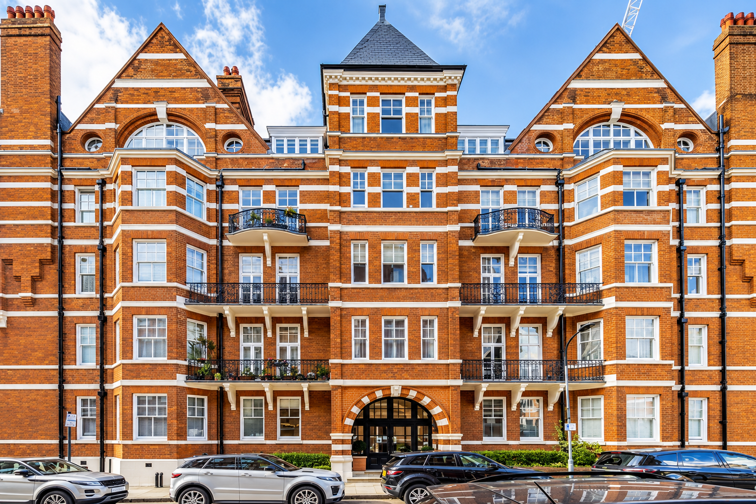 Flat Bishop King's Road in Greater London