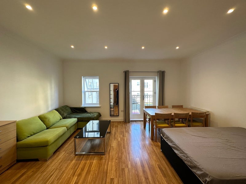 Room Northpoint Square in Greater London