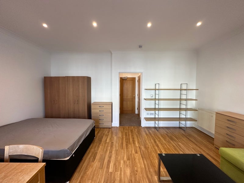 Room Northpoint Square in Greater London