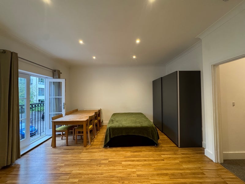 Room Northpoint Square in Greater London