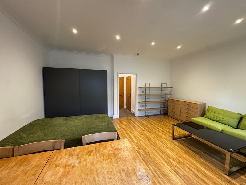 Room Northpoint Square in Greater London