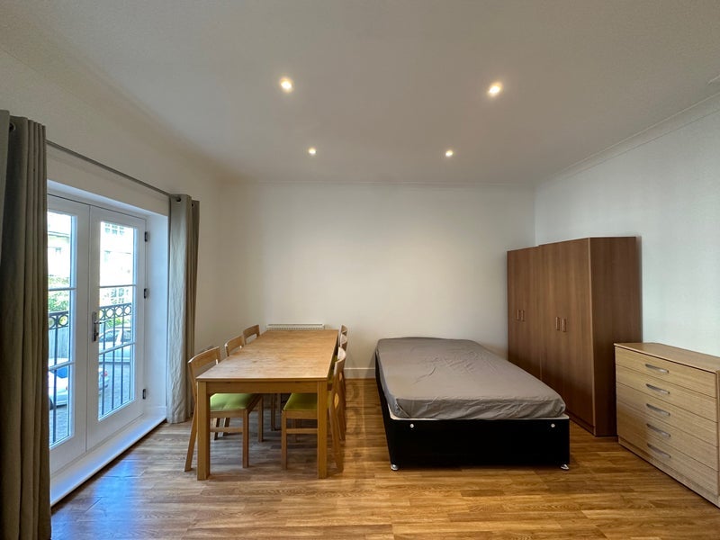 Room Northpoint Square in Greater London