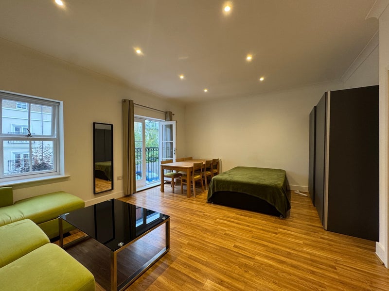 Room Northpoint Square in Greater London