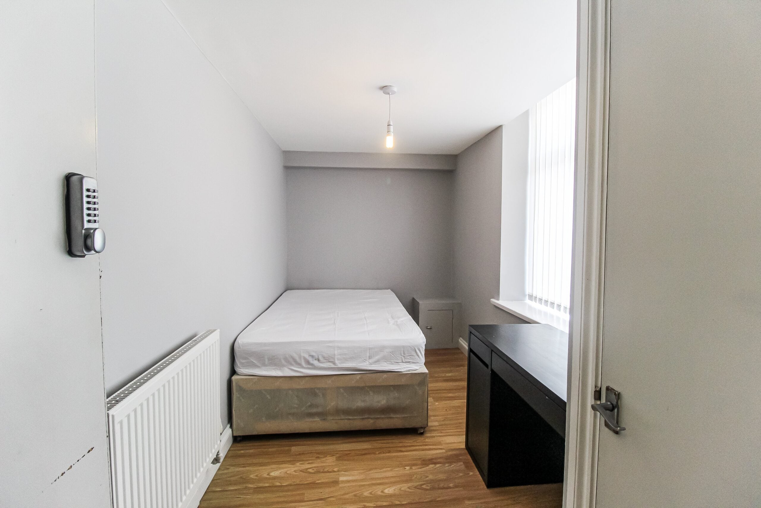 Room Queen Street in Pontypridd