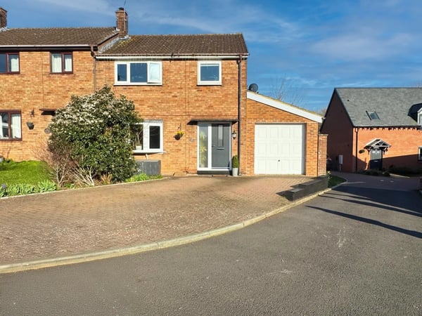 House Leigh Crescent in Stratford-on-Avon