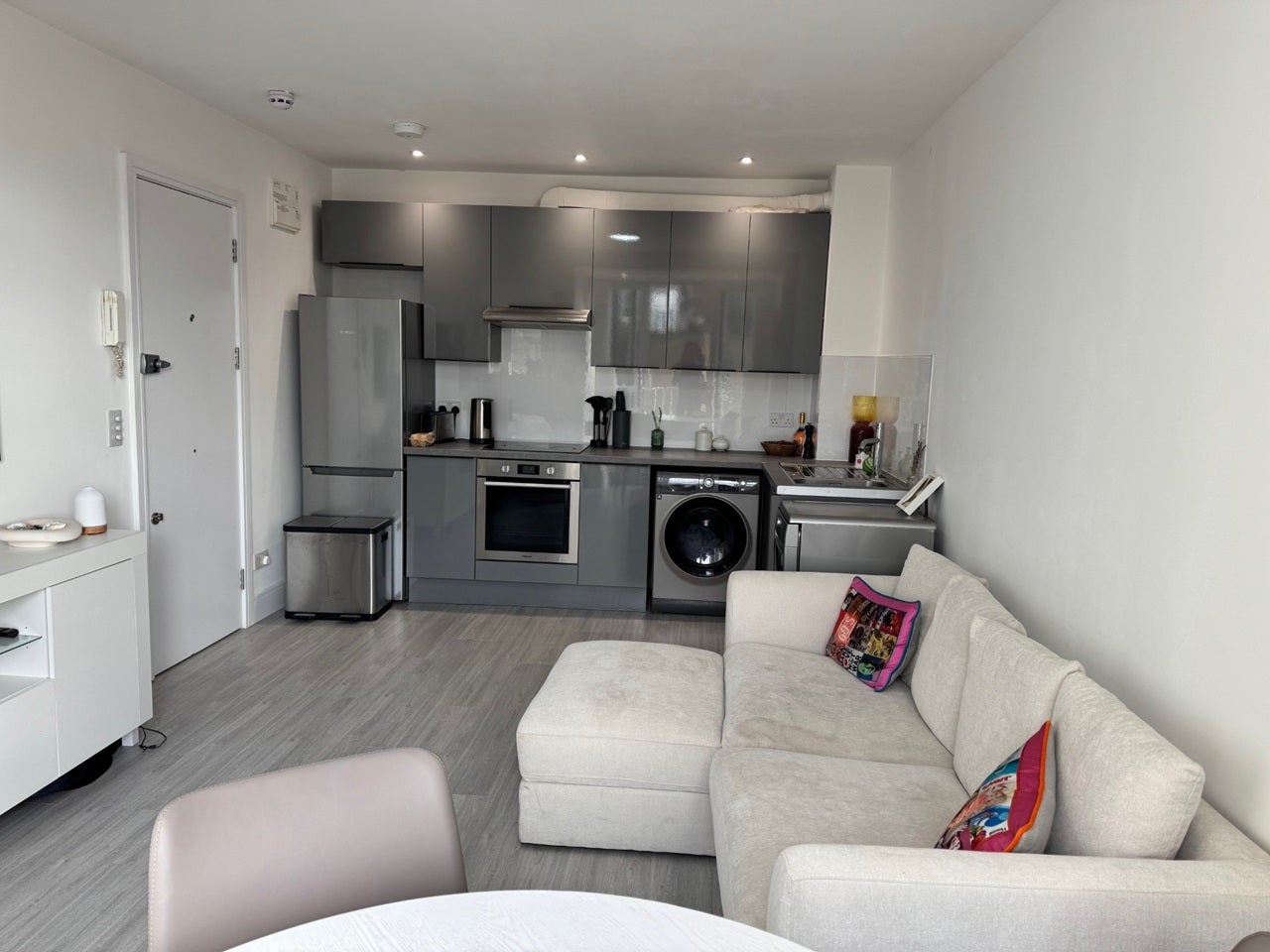 Flat Warwick Road in Greater London