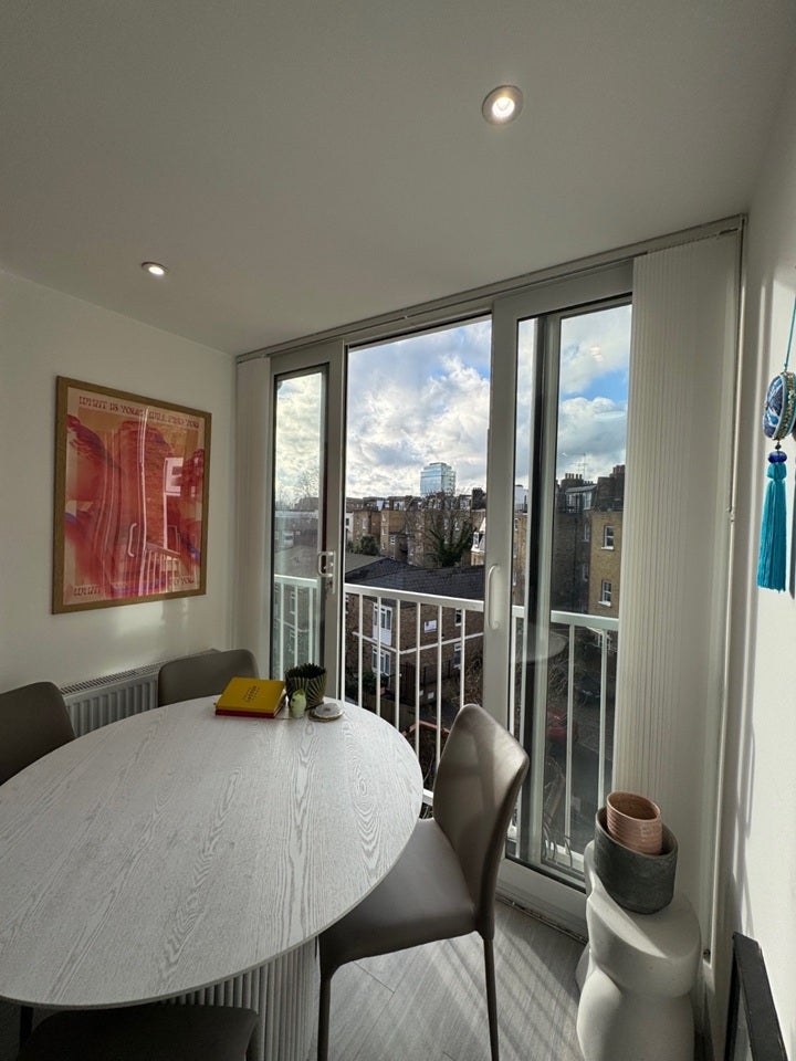 Flat Warwick Road in Greater London