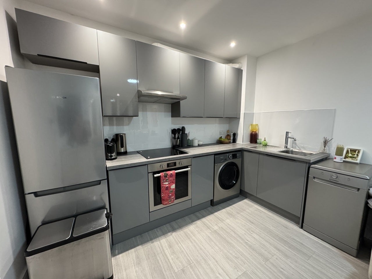 Flat Warwick Road in Greater London
