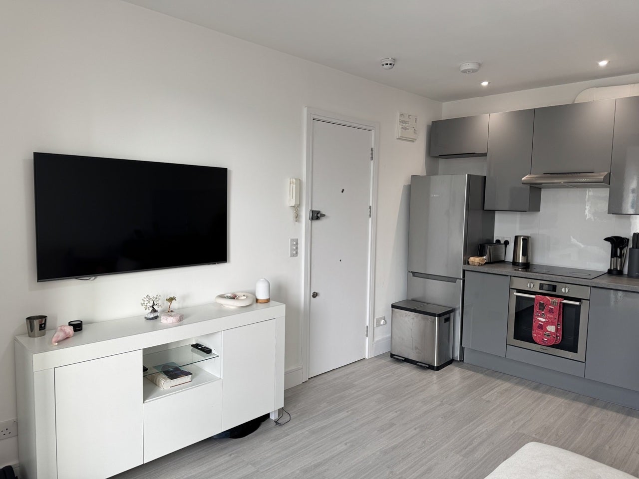 Flat Warwick Road in Greater London
