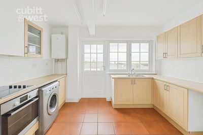 Flat Wheatcroft Court in Greater London