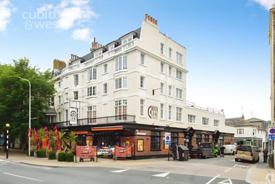 Flat Wheatcroft Court in Greater London