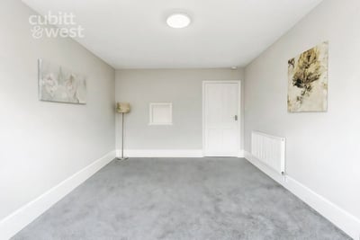 Flat Wheatcroft Court in Greater London