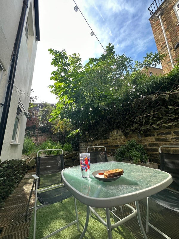 Room Northchurch Road in Greater London