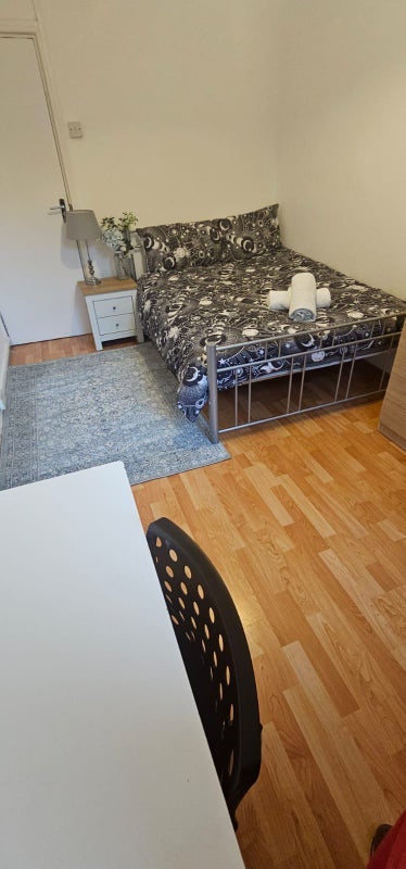 Room Shadwell Gardens in Greater London