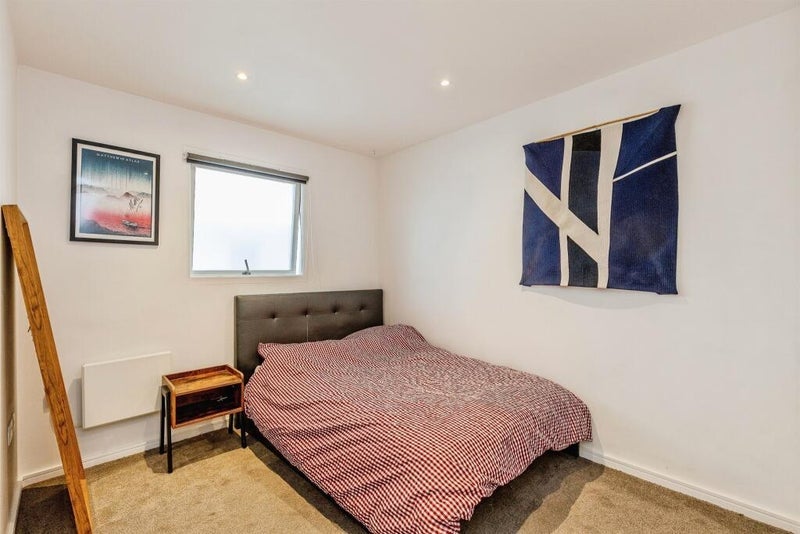 Room Skypark Road in Bristol