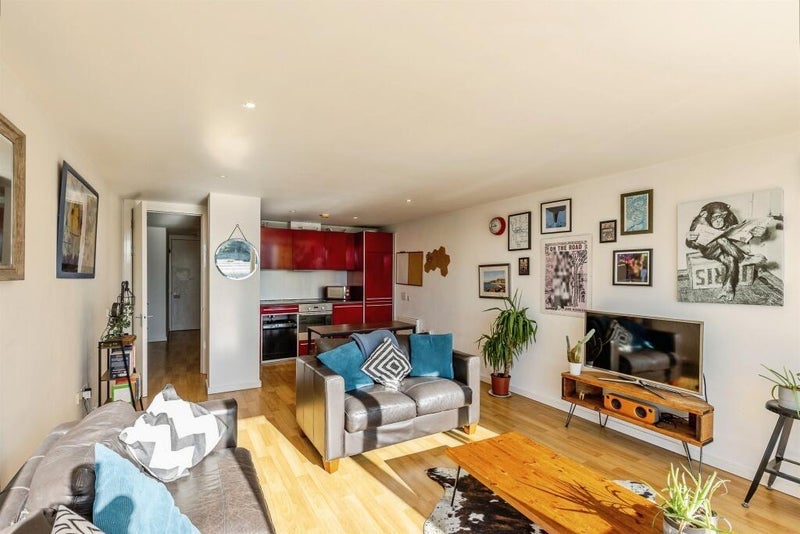 Room Skypark Road in Bristol