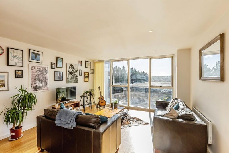 Room Skypark Road in Bristol