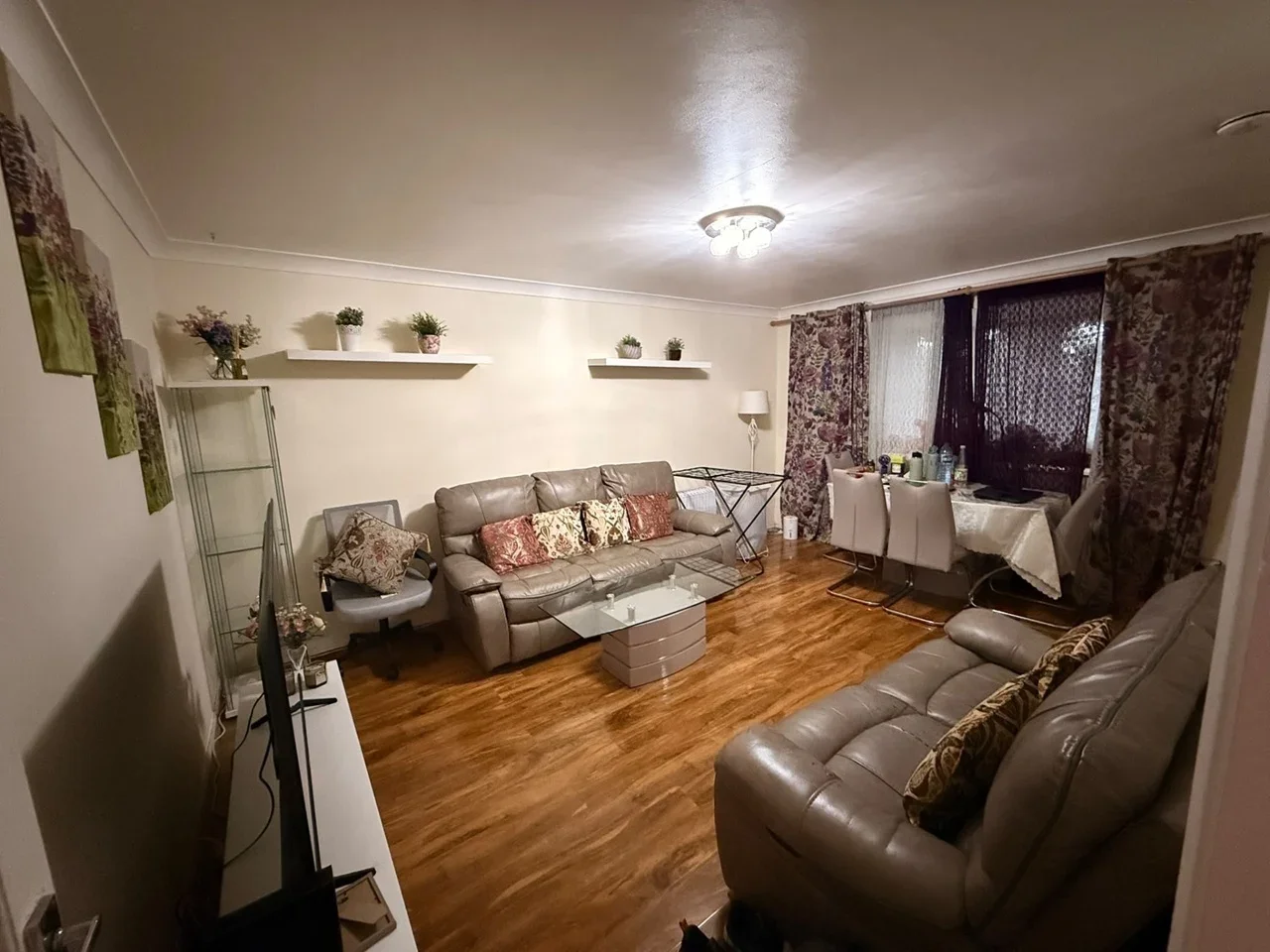 Flat Conway Gardens in Grays