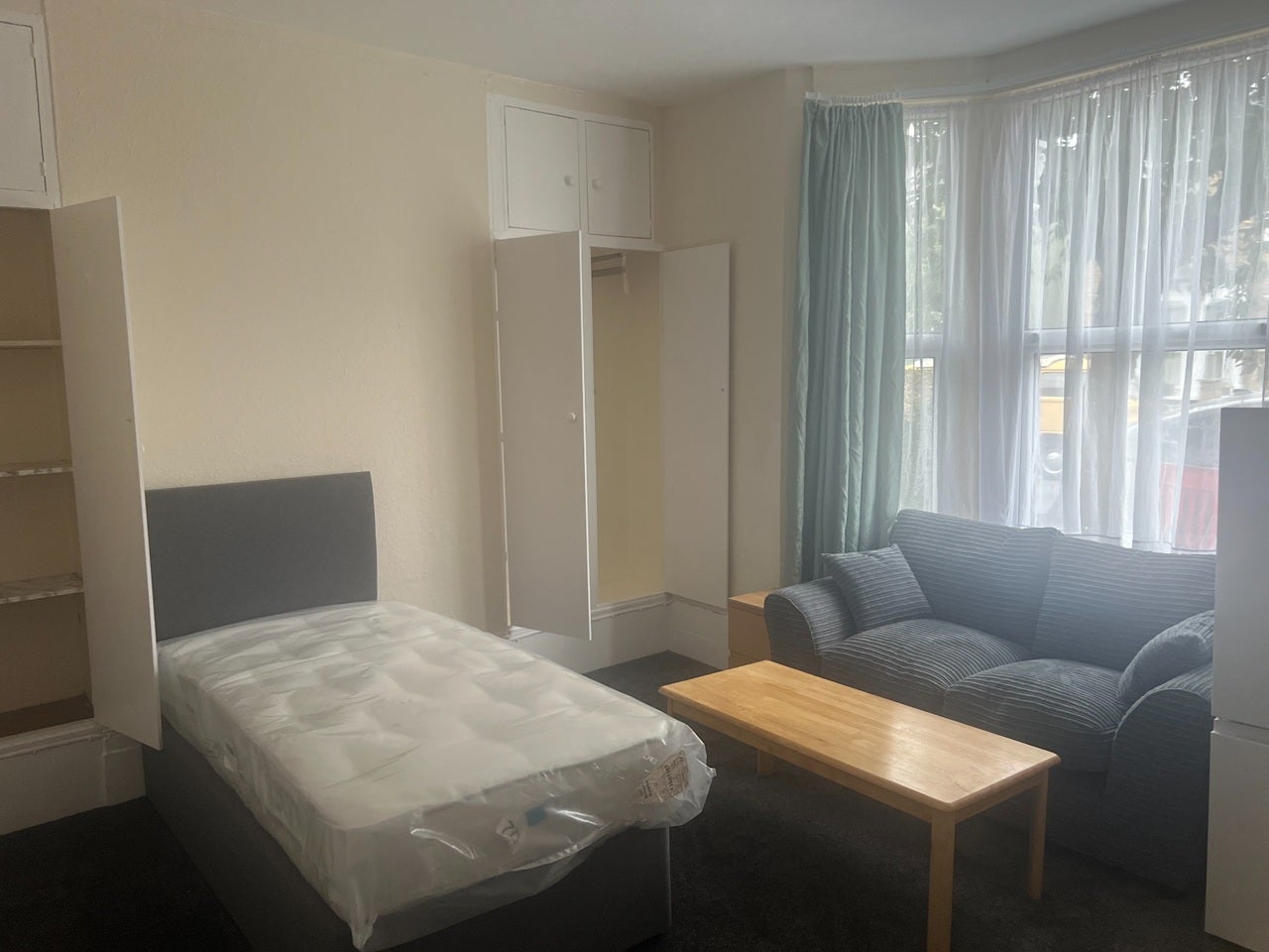Room Parkside Road in Greater London