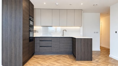 Flat Denmark Road in Greater London