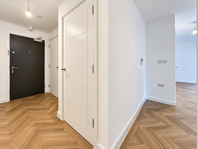 Flat Denmark Road in Greater London