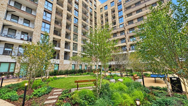 Flat Denmark Road in Greater London