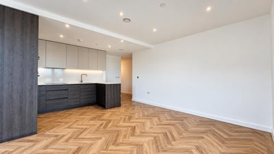 Flat Denmark Road in Greater London